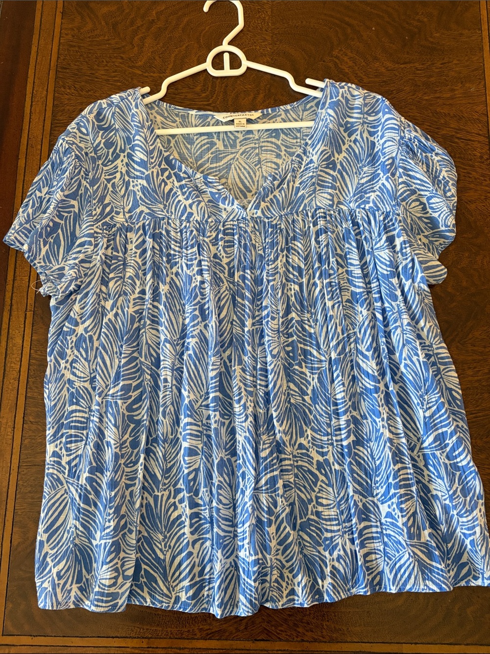 Counterparts Blue and White Leaf-Print V-Neck Short Sleeve Blouse